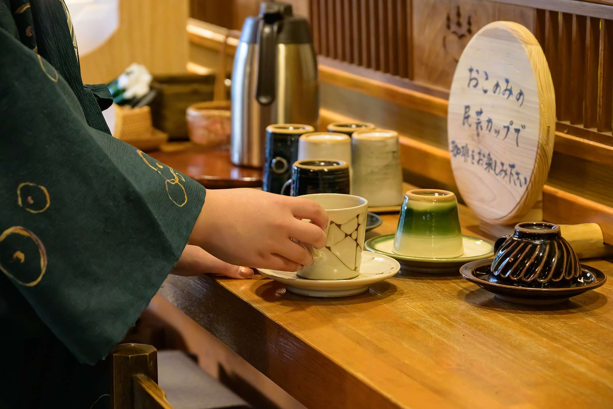 ロビーラウンジの民藝カップ珈琲